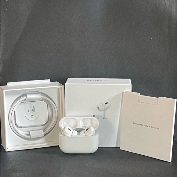 Apple White Wireless Earbuds with Case and Cable